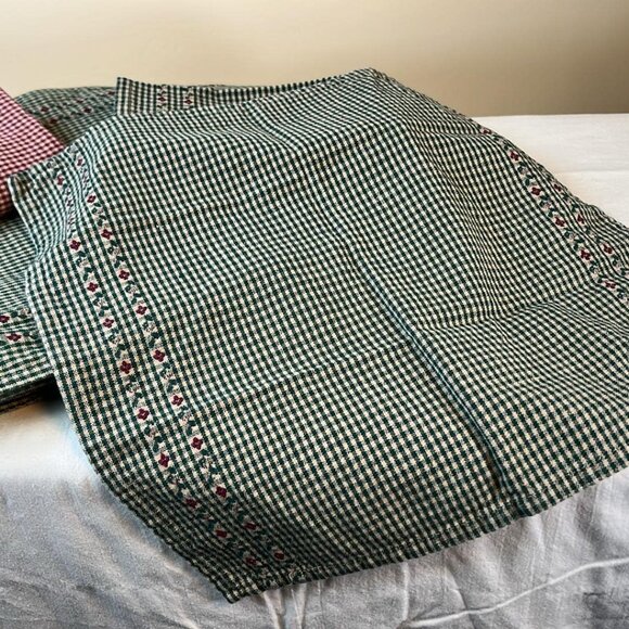Holiday Decor Bundle Placemats, Pillow Sham and Napkins Green Beige Gingham - Picture 6 of 9